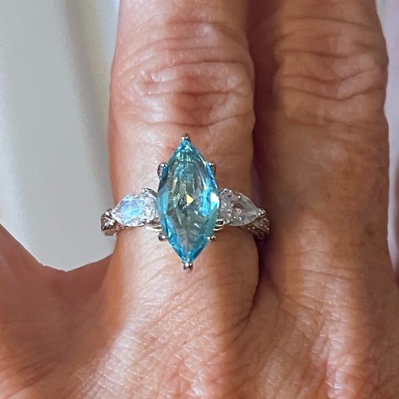 Gorgeous Blue Marquise 925 Silver Cubic Zirconia Cocktail, Statement Ring - Picture 2 of 13